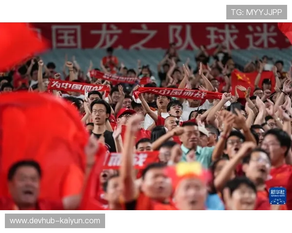 “花絮：勒沃库森赛前展示抗癌小球迷横幅，全场掌声致敬”